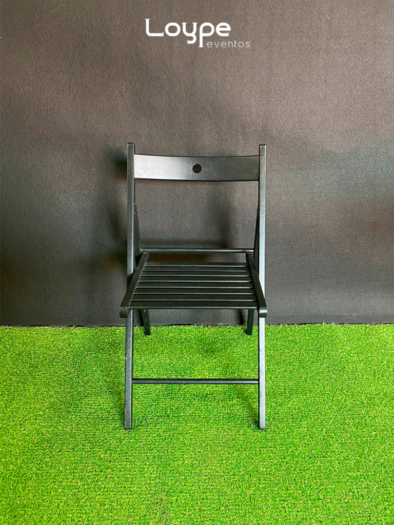 Silla pegable. Negra madera